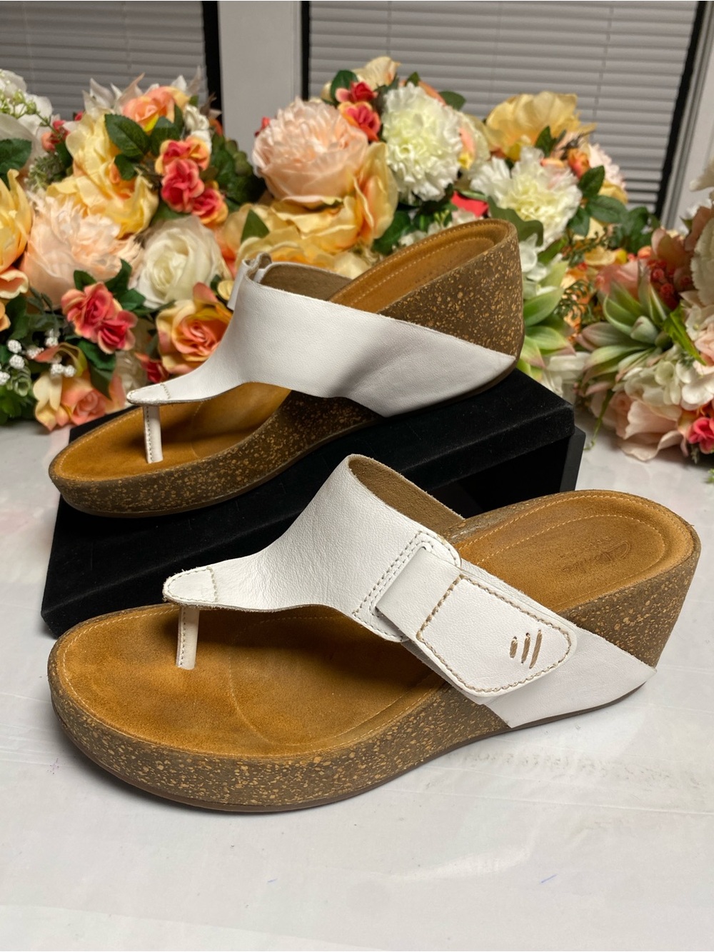 Clarks Artisan Temira West White Leather Cork Wedge Thong Sandals US 8.5M